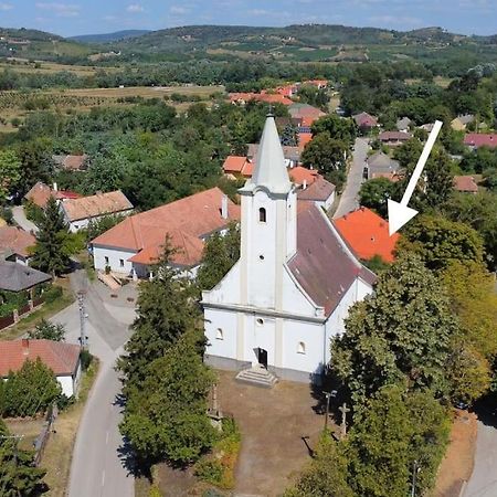 Parokia Apartman Es Coworking A Balaton Mellett Kaptalantoti Kültér fotó
