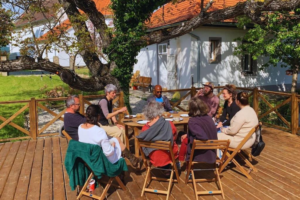 Parokia Apartman Es Coworking A Balaton Mellett Kaptalantoti Kültér fotó