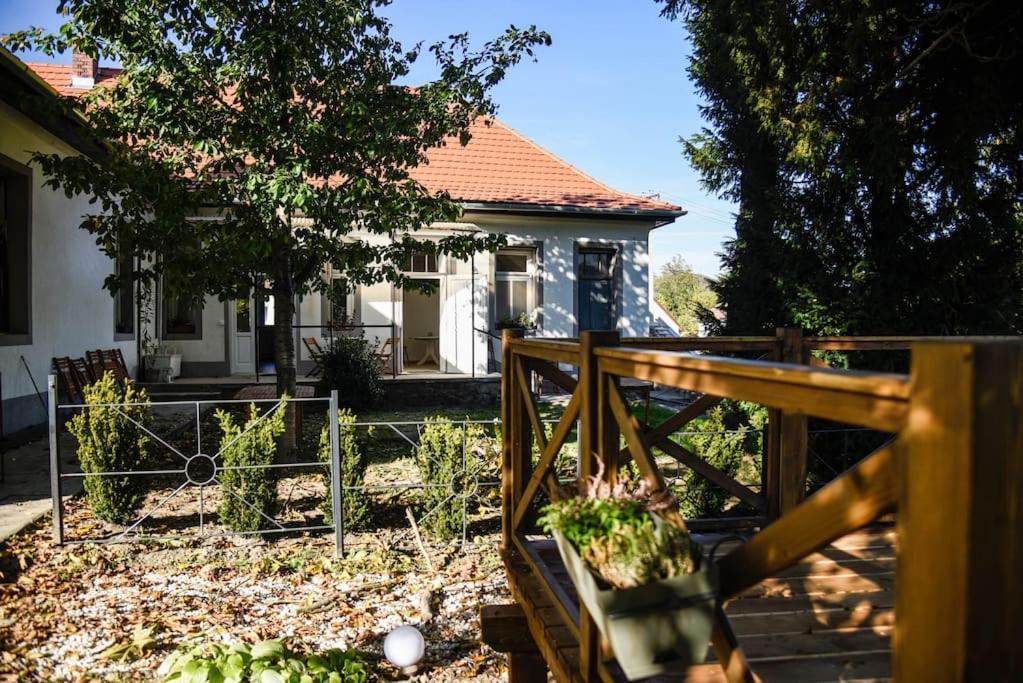 Parokia Apartman Es Coworking A Balaton Mellett Kaptalantoti Kültér fotó