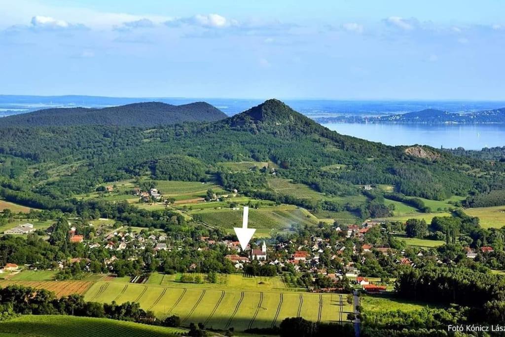 Parokia Apartman Es Coworking A Balaton Mellett Kaptalantoti Kültér fotó
