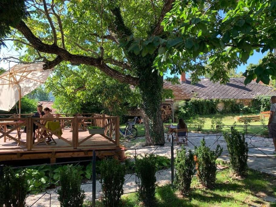Parokia Apartman Es Coworking A Balaton Mellett Kaptalantoti Kültér fotó
